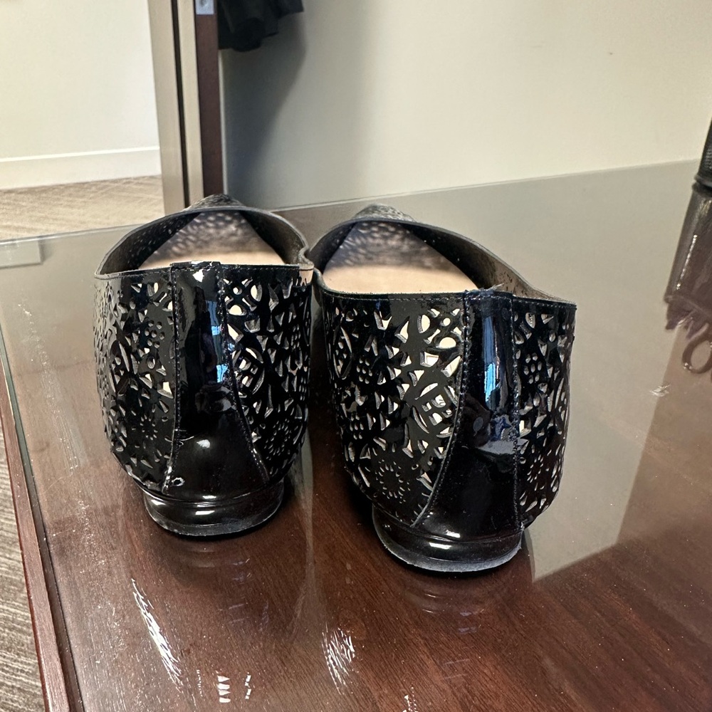 Manolo Blahnik laser-cut patent flats - Picture 7 of 10